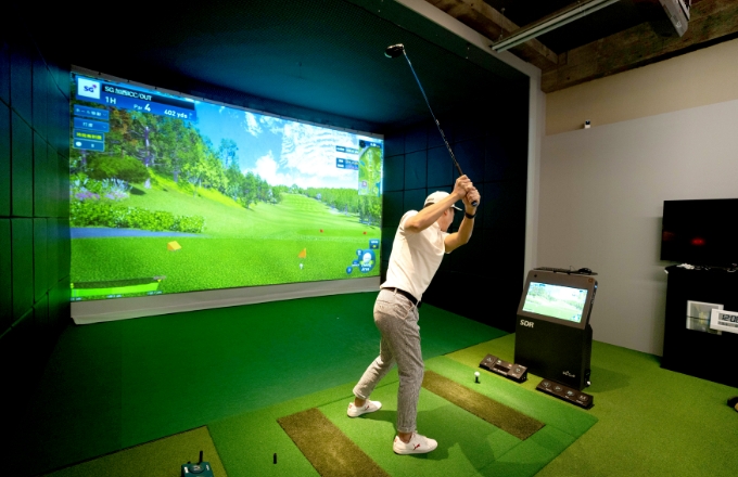 DOOR TO GOLF